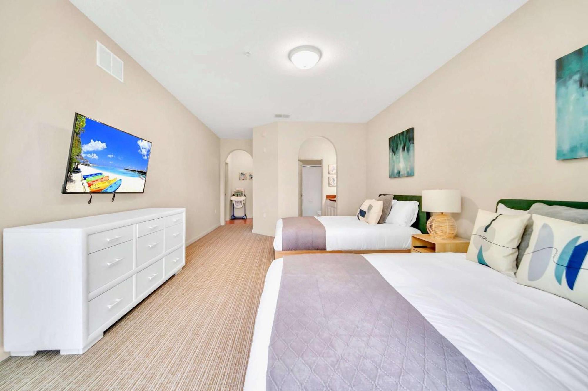 Modern 2br - Hot Tub And Pool - Near Holiday home *