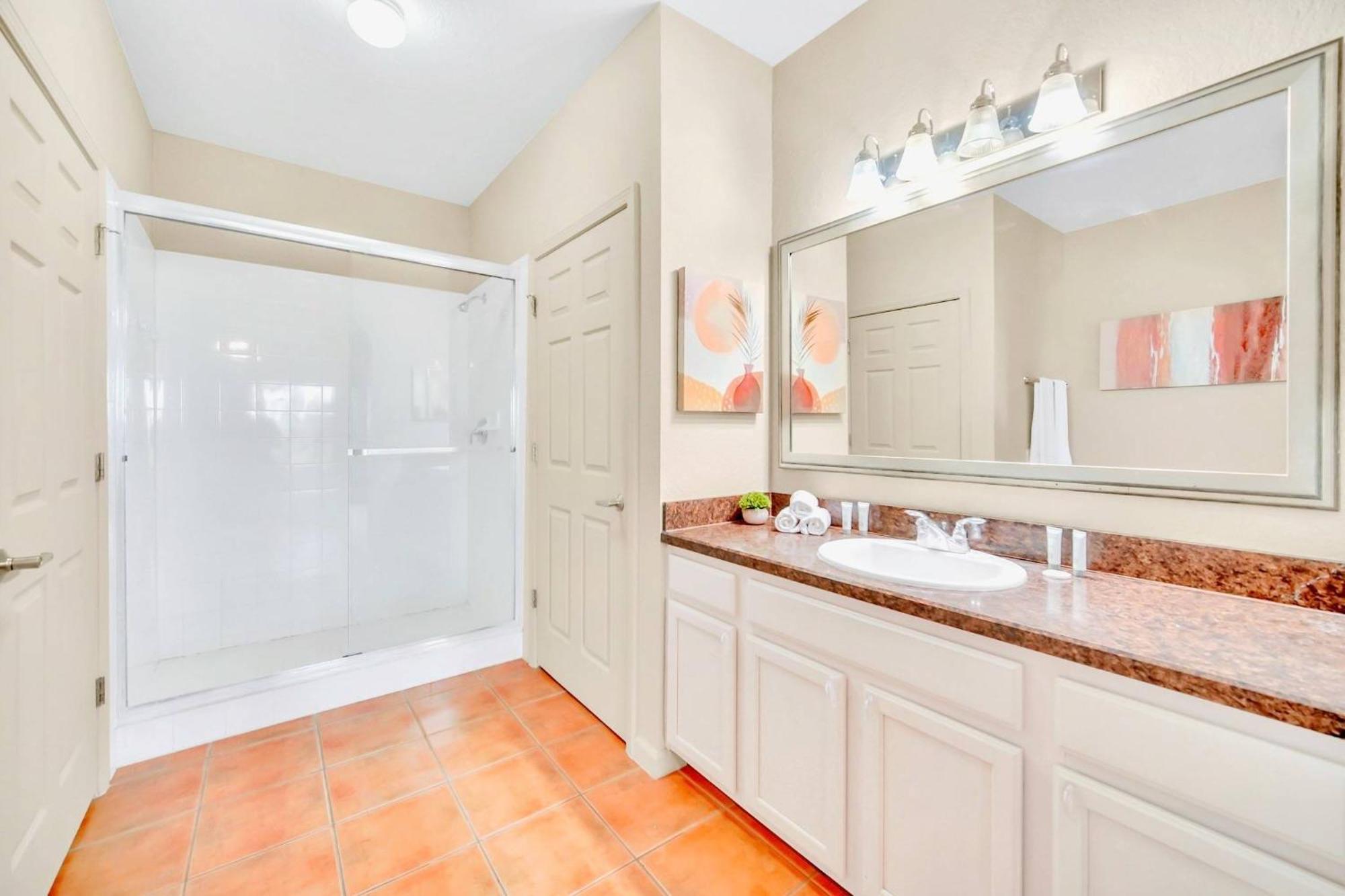 Modern 2br - Hot Tub And Pool - Near Holiday home