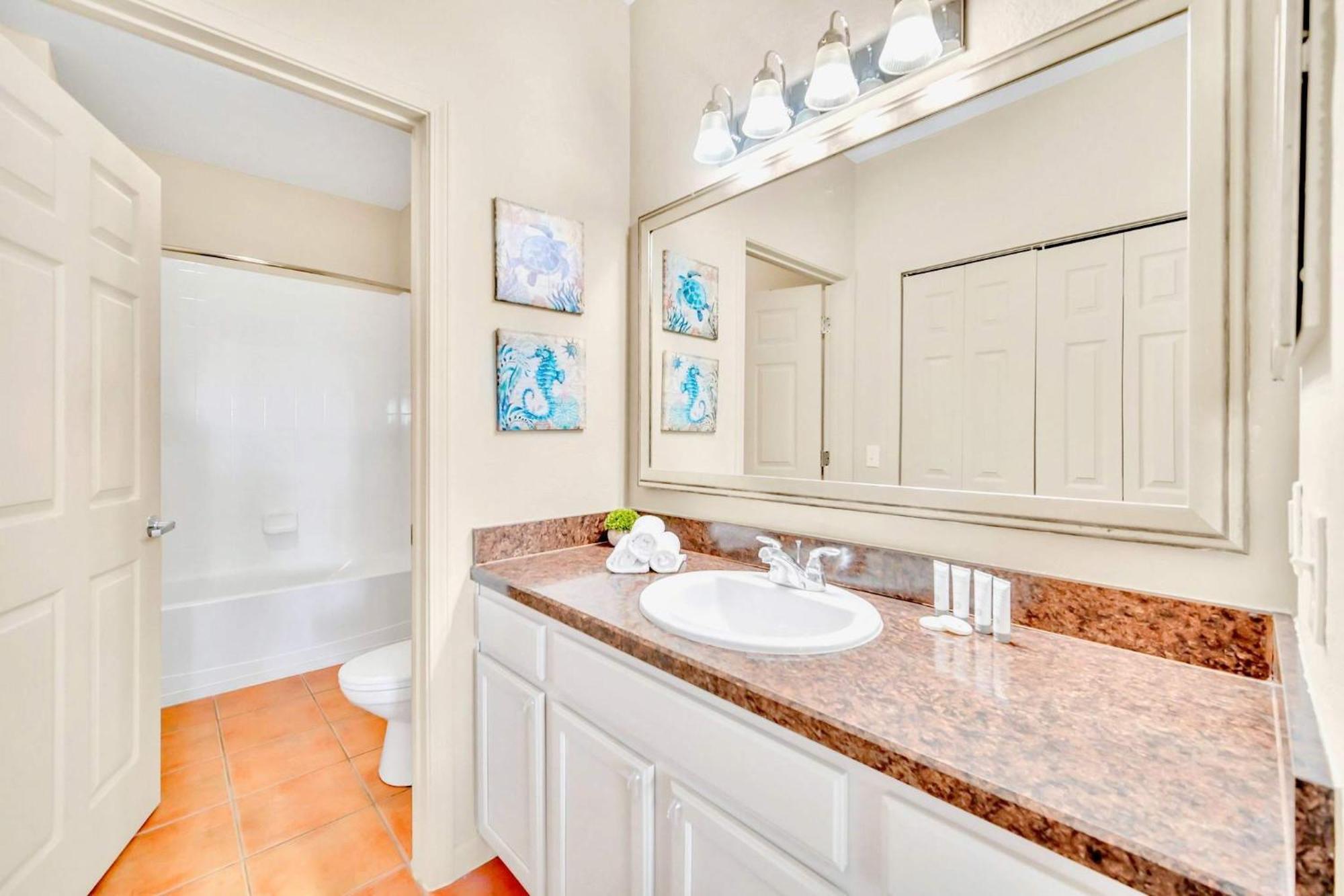 Modern 2br - Hot Tub And Pool - Near Holiday home *