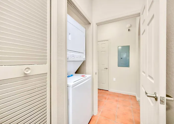 Modern 2Br Condo - Hot Tub And Pool - Near Disney