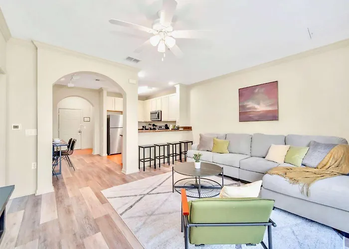 Modern 2Br Condo - Hot Tub And Pool - Near Disney